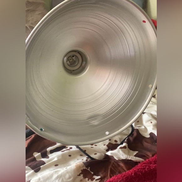 2 pc red bulbs and heat lamp for animals - Picture 5 of 5